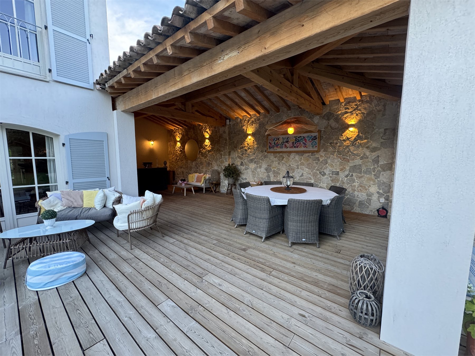 La terrasse couverte d’Amore Mio ouverte sur le jardin