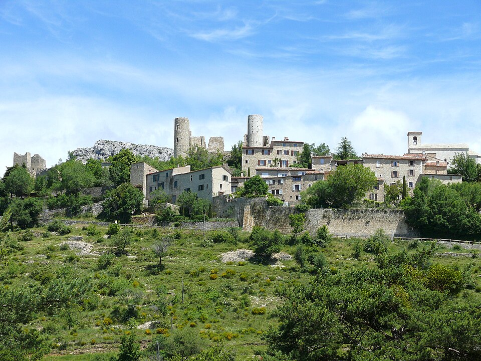 Le village fortifié de Bargème et les ruines de son château