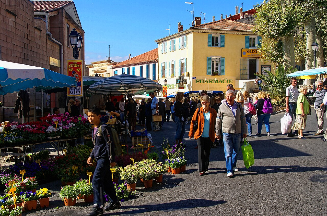Le centre de Lorgues, dans les environs de La Martinette.